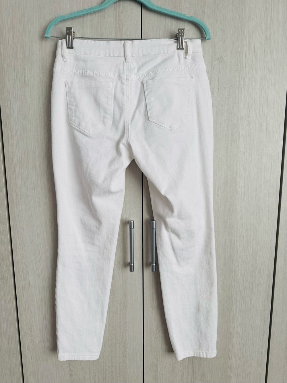 VENUS White Cropped Jeans with Purple & Gold Embroidered Birds - Picture 5 of 6